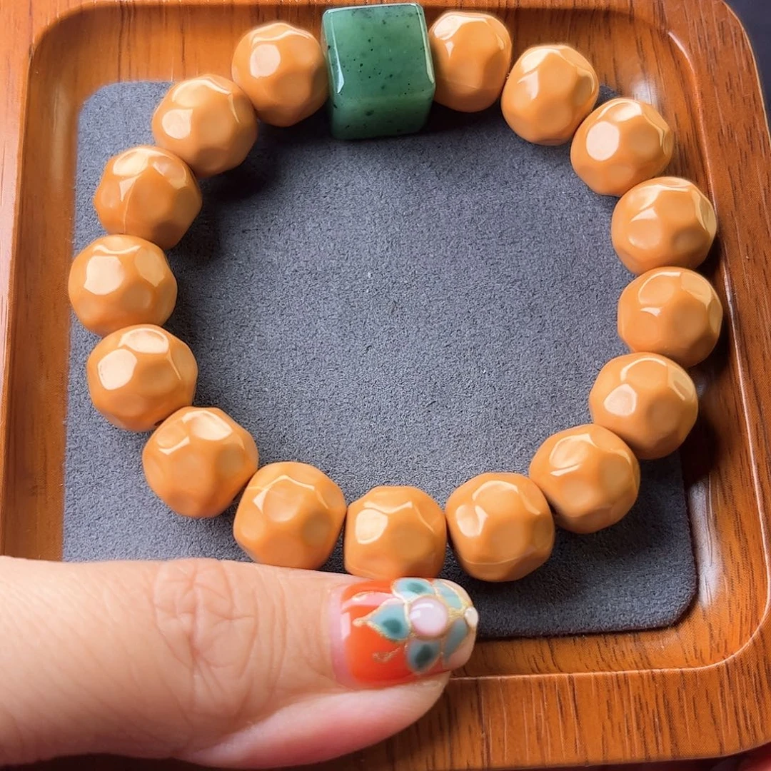 颈饰未镶嵌和田玉飞*