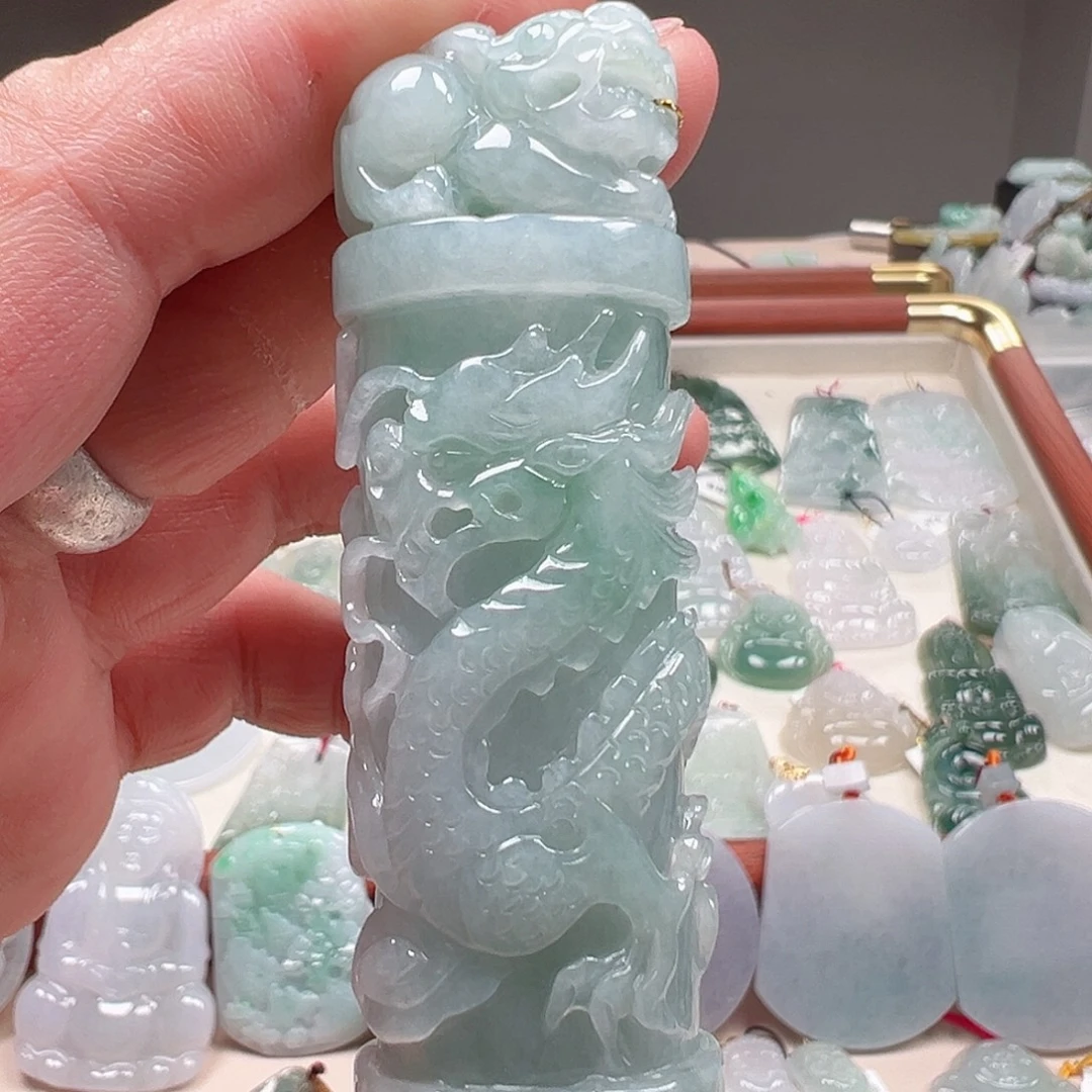 翡翠未镶嵌颈饰龙柱