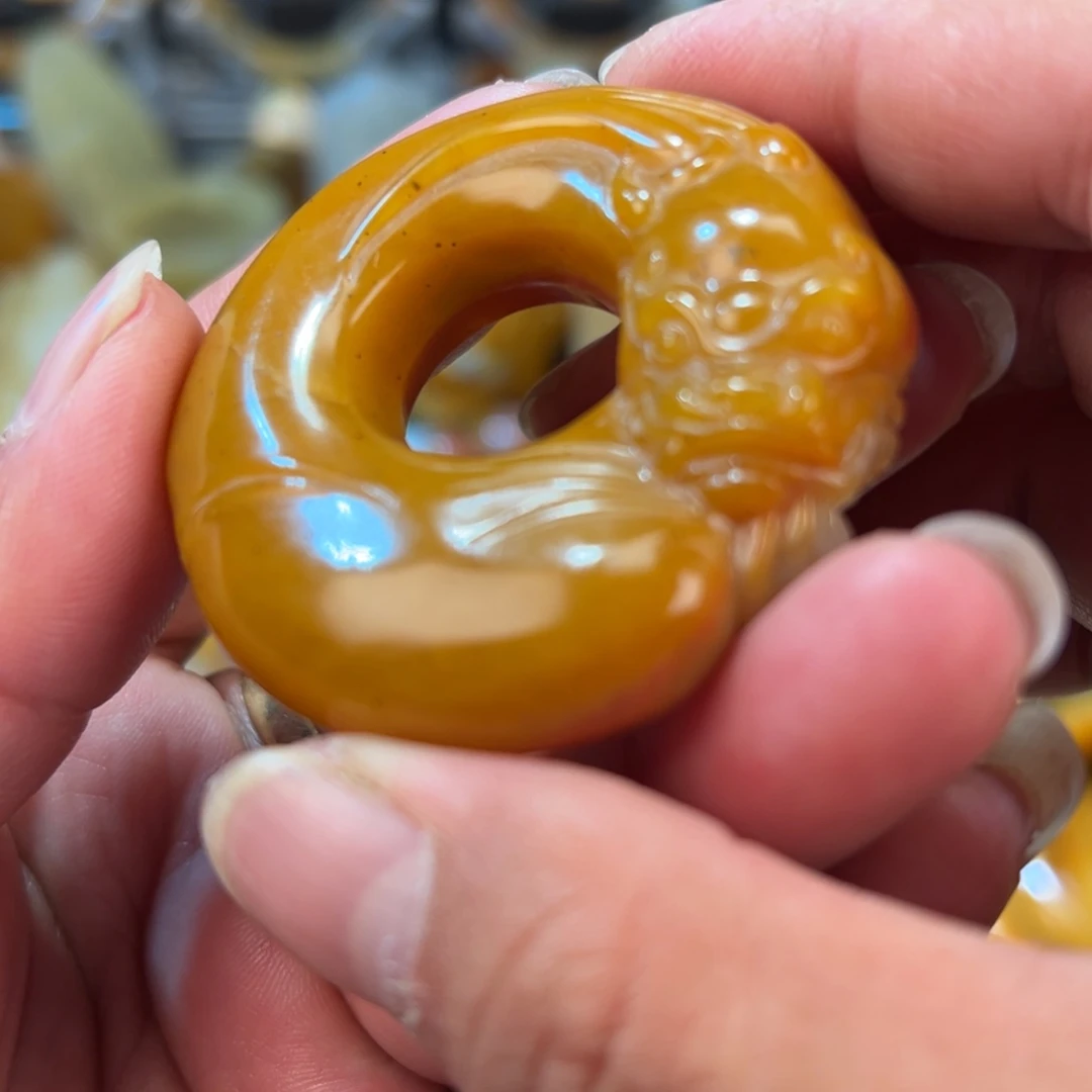 石英质玉（黄龙玉）合金颈饰