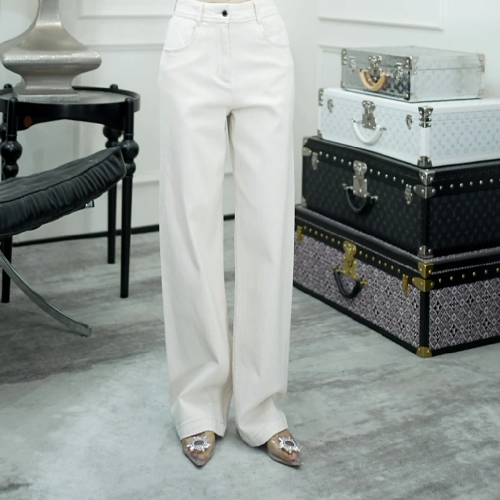 Betty Bairn【刘HAHA精选】高端舒适感直筒牛仔裤白牛25B-BW10200