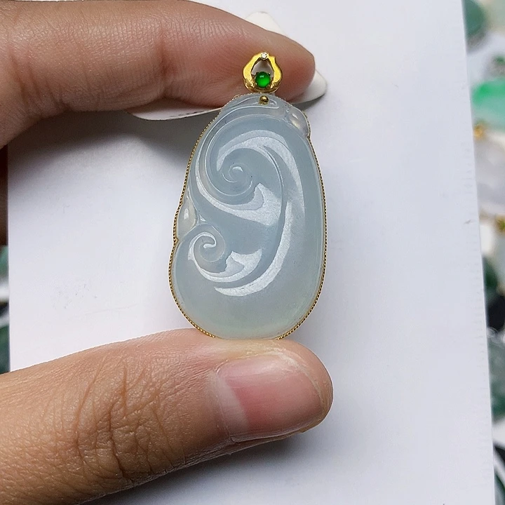 颈饰18K金镶嵌翡翠天然翡翠