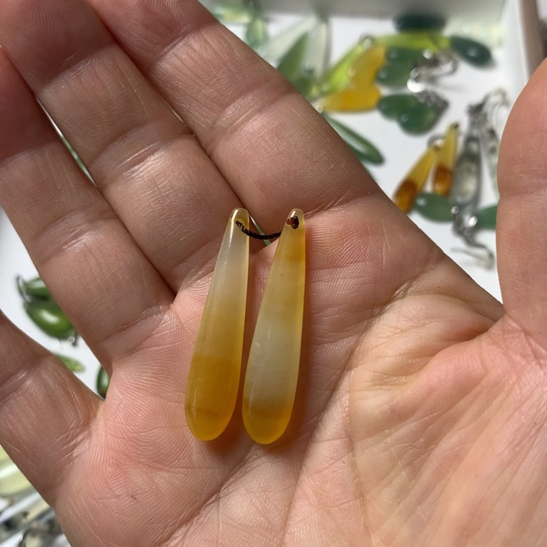 蛇纹石玉未镶嵌耳坠