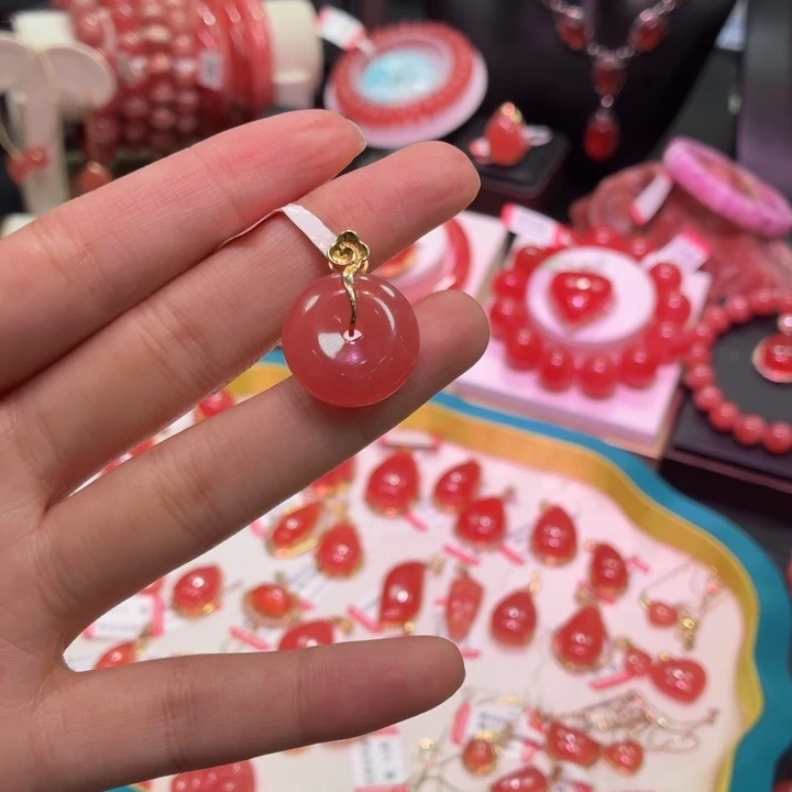 菱锰矿（红纹石）未镶嵌颈饰