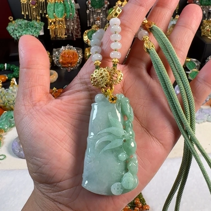 颈饰未镶嵌翡翠吊坠