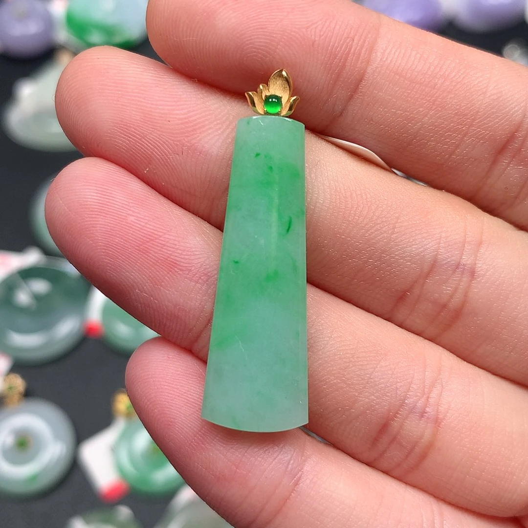 颈饰18K金镶嵌翡翠翡翠吊坠