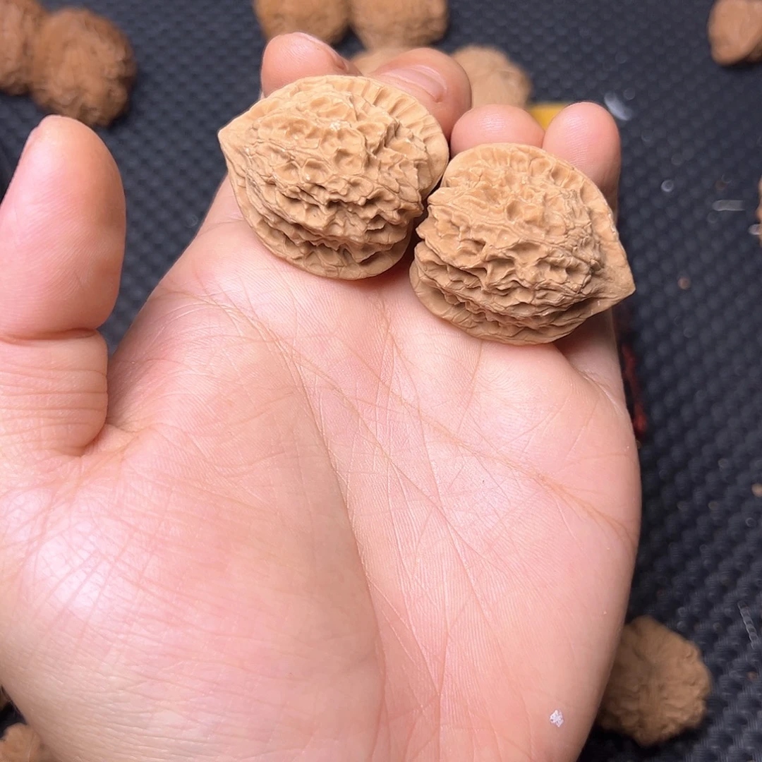 文玩核桃吊坠野生小金牛