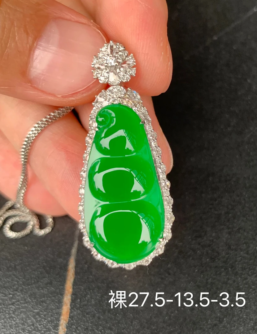 满绿福豆翡翠女款吊坠镶嵌玉吊坠女款精致