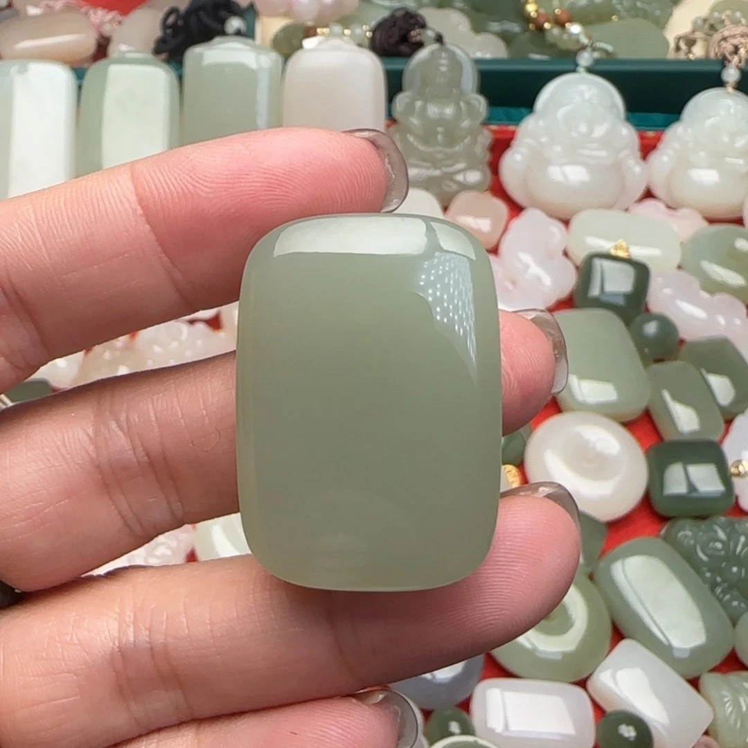 和田玉颈饰未镶嵌雨