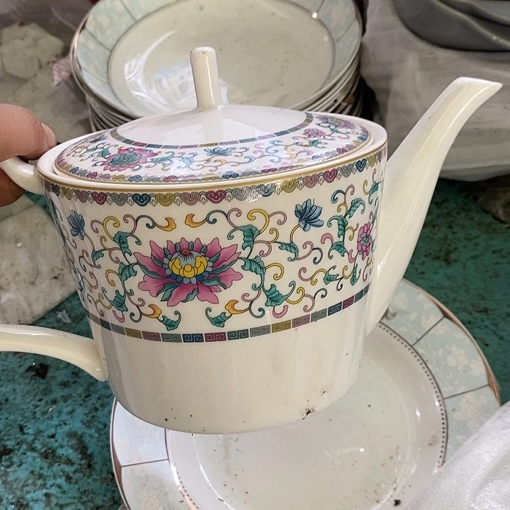 瓷片墨色珐琅大茶壶