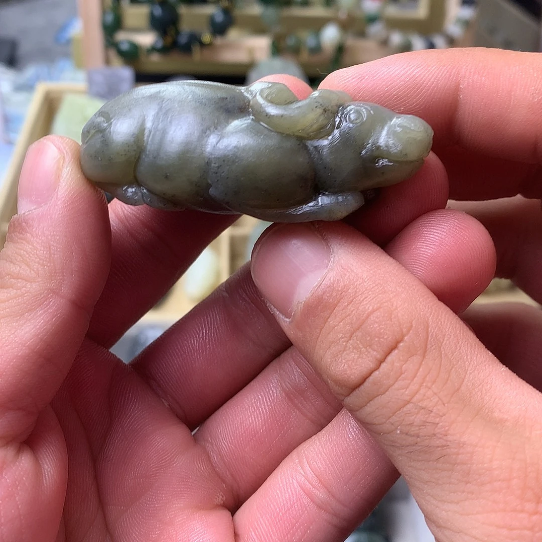 和田玉未镶嵌把件