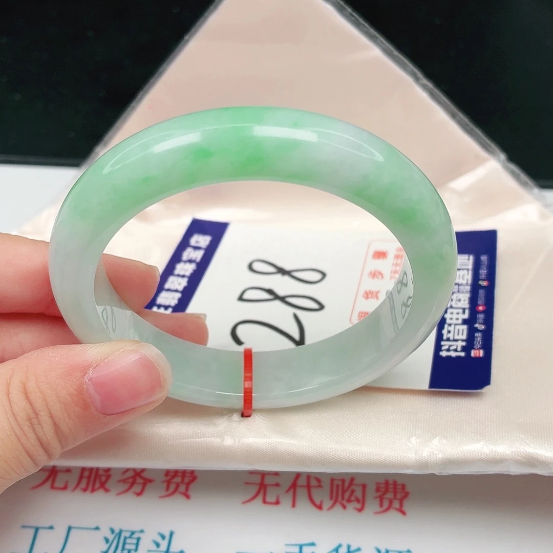 翡翠手镯未镶嵌翡翠