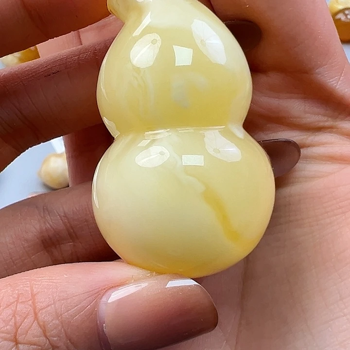 蜜蜡未镶嵌珠宝奇石