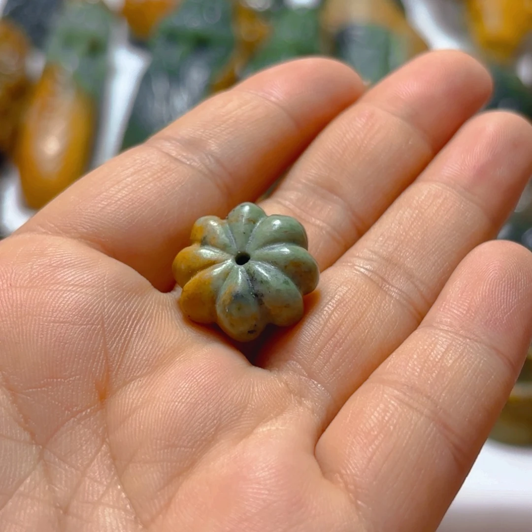 岫岩河磨玉（透闪石质玉）挂件未镶嵌青**巷