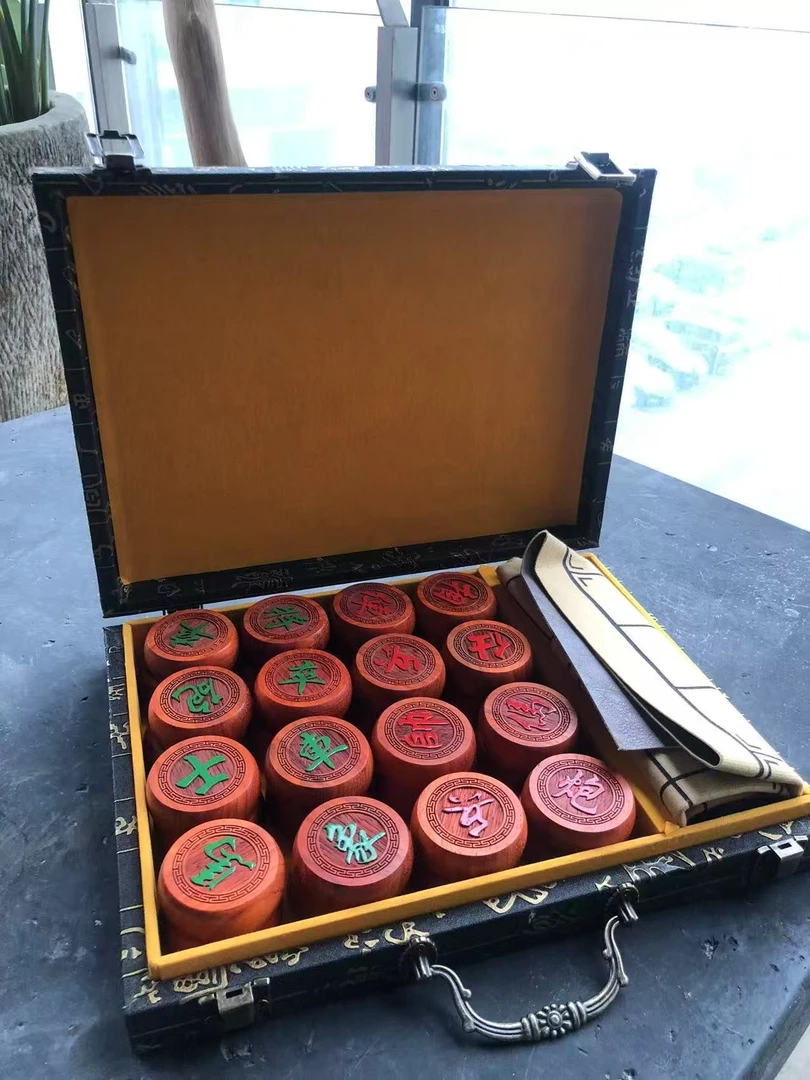 象棋高档皮盒实木中国象棋子成人老人送礼皮革棋盘