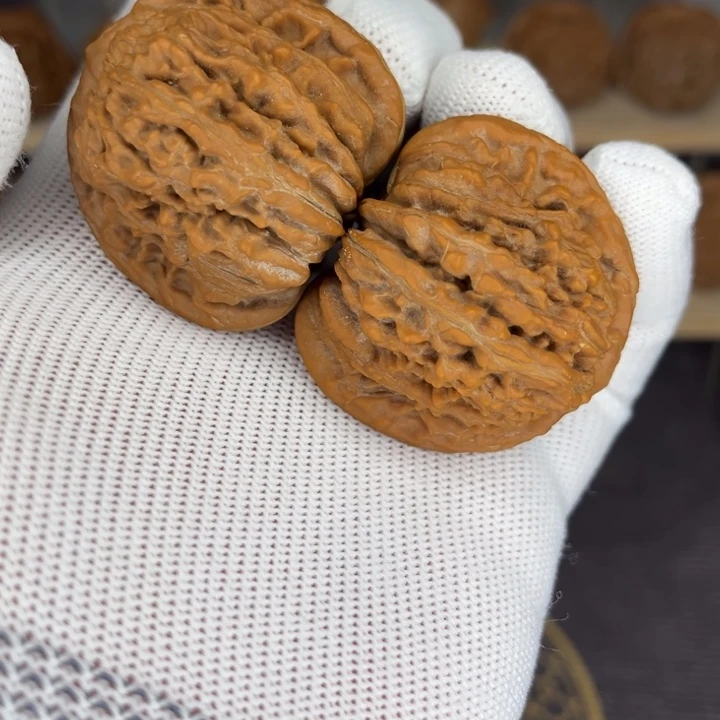 文玩核桃吊坠42.5全品山地红皮楼微反油