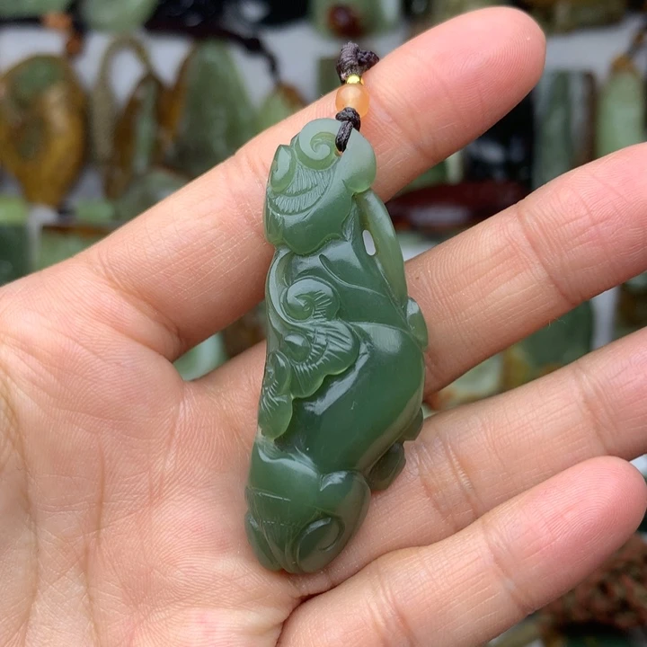 透闪石质玉挂件未镶嵌C****°