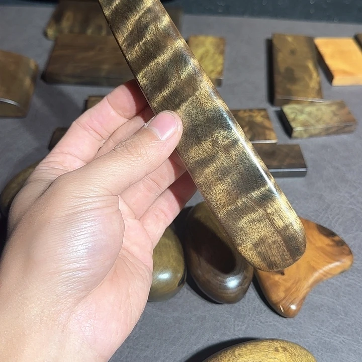 辛***哥阴沉木直播间一物一拍截图