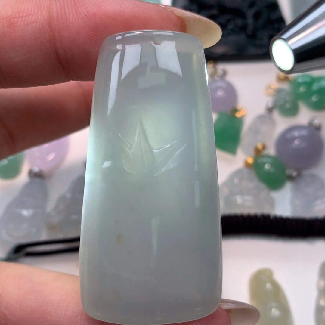 翡翠未镶嵌颈饰竹节