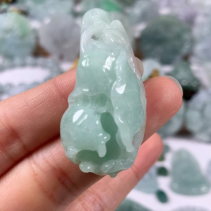 翡翠未镶嵌颈饰和和美美年年有余两面工艺福利
