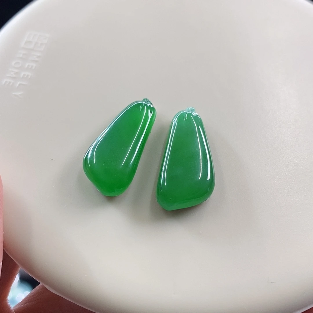 散珠未镶嵌翡翠一对福瓜