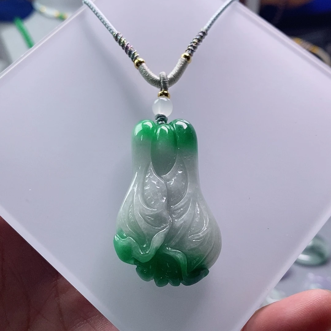 翡翠未镶嵌吊坠(赠链)