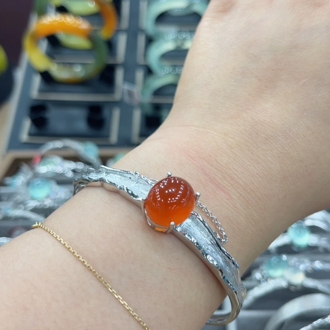 淡***了岫玉未镶嵌手镯手镯