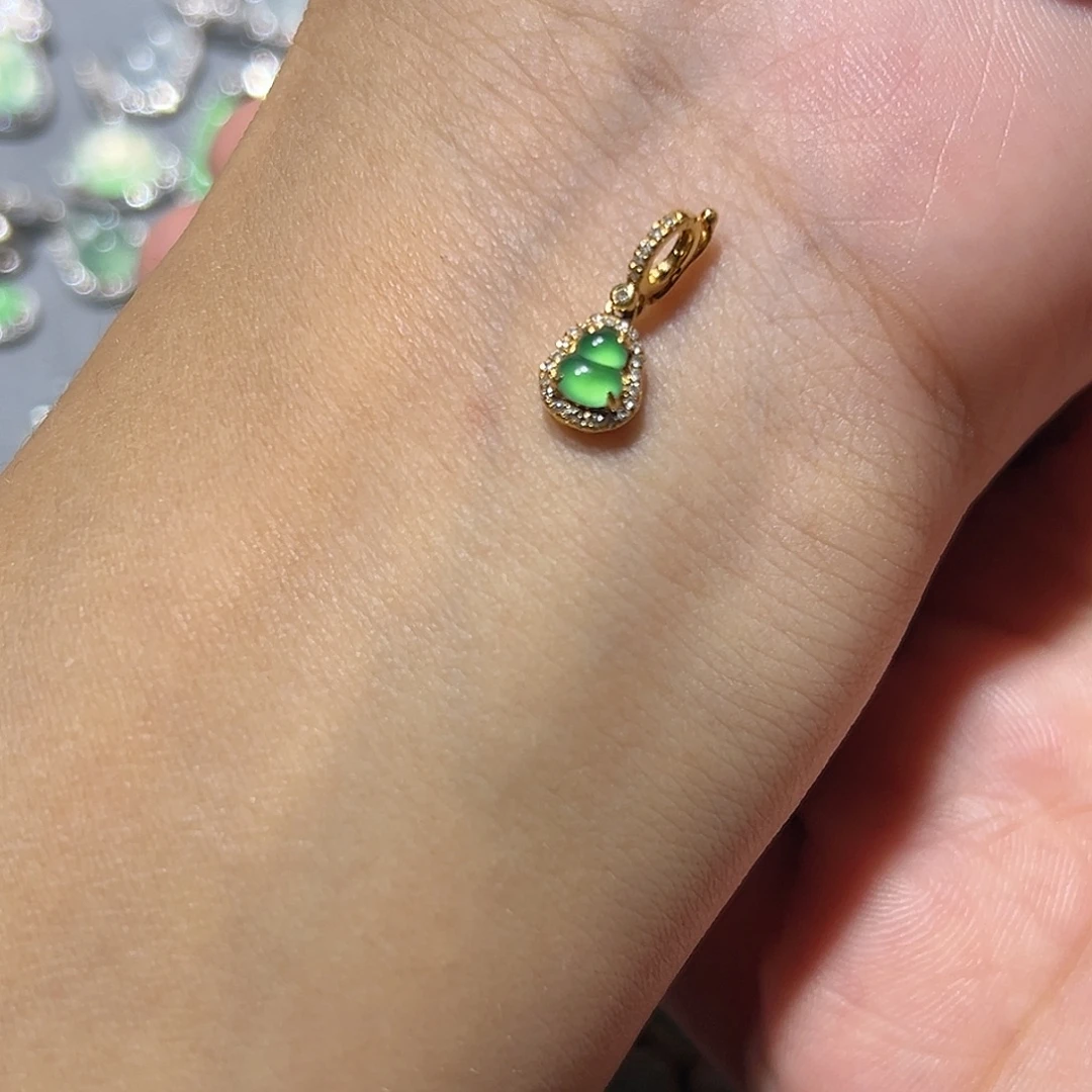 f***.翡翠18K金镶嵌颈饰