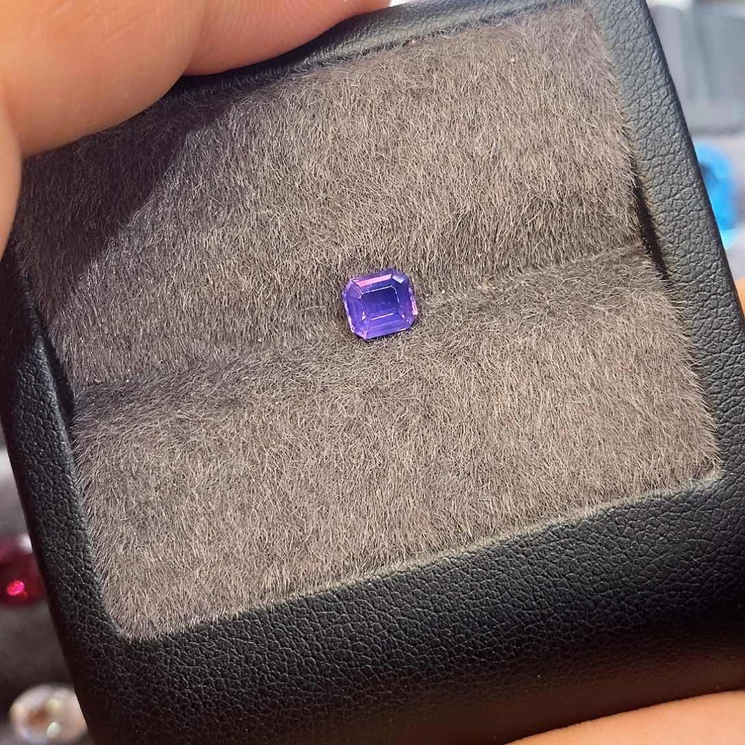 蓝宝石裸石未镶嵌