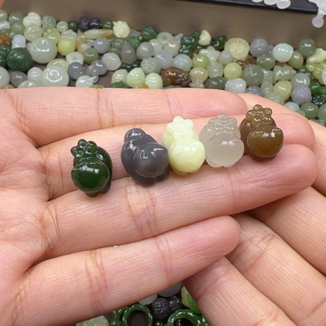 和田玉未镶嵌颈饰98一个多样性