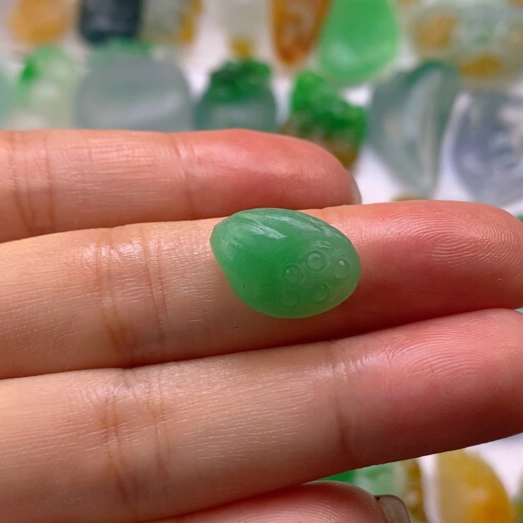 定制翡翠未镶嵌莲蓬