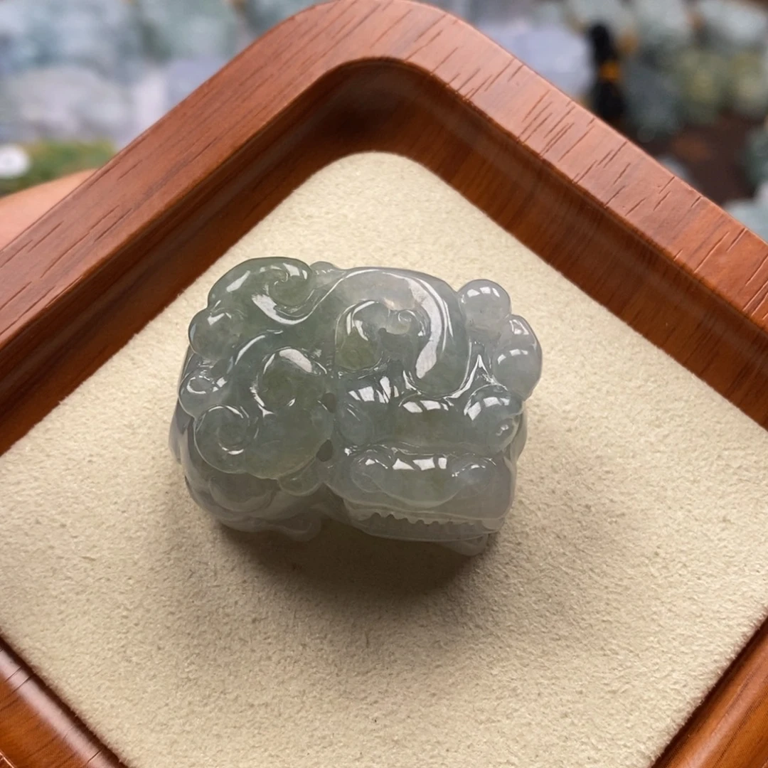 翡翠未镶嵌颈饰霸王貔貅