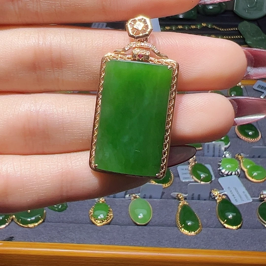 和田玉18K金镶嵌吊坠(赠链)