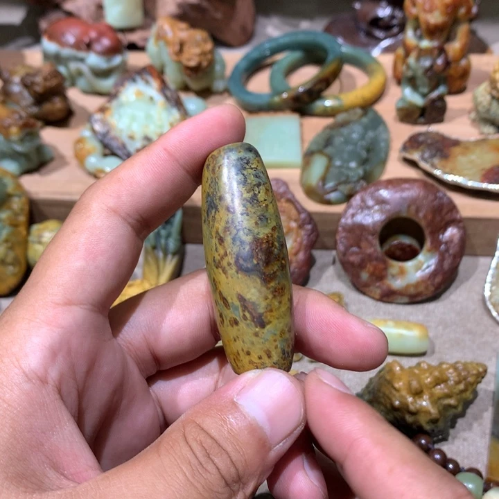 未镶嵌岫岩河磨玉（透闪石质玉）挂件