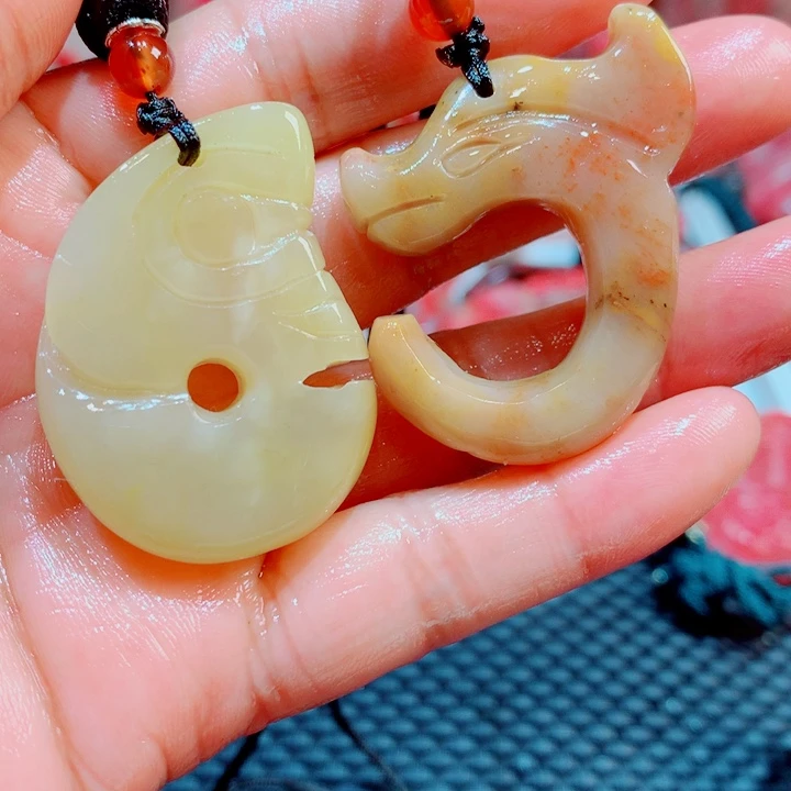 知***为巴林石巴林石玉猪龙2个