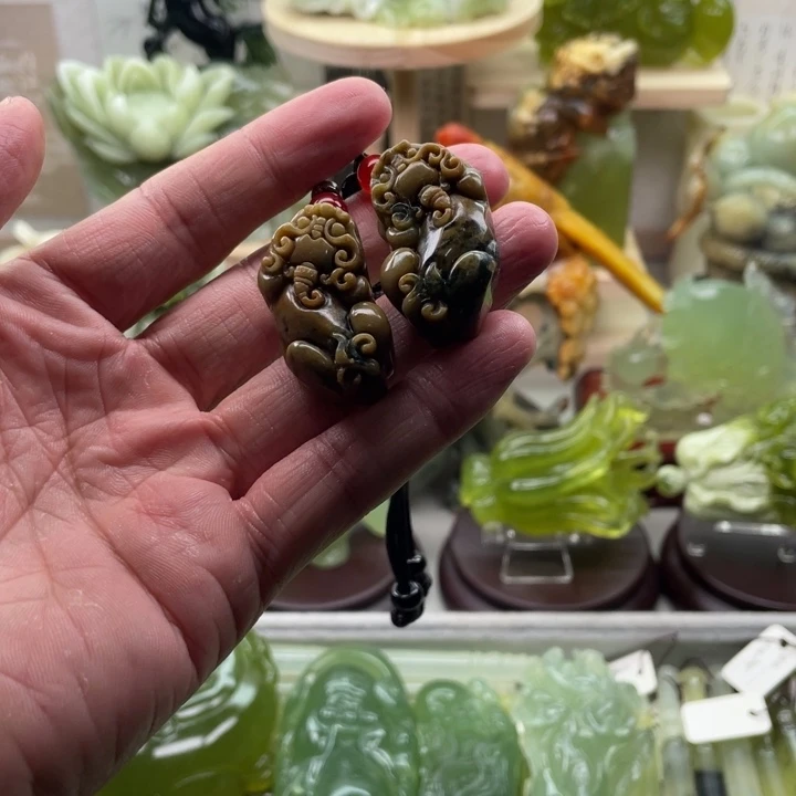 蛇纹石玉未镶嵌四大名玉挂件