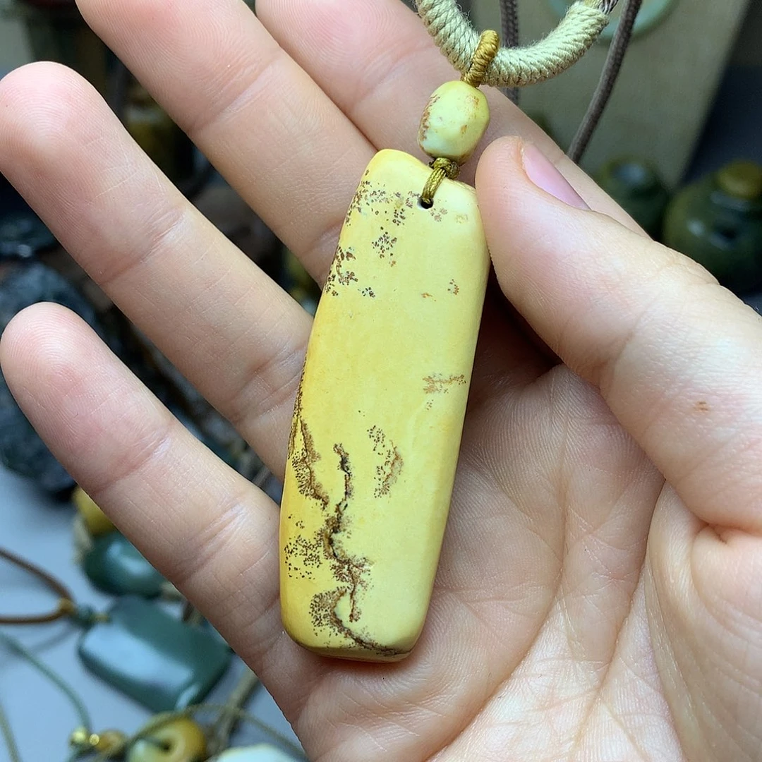 透闪石质玉挂件未镶嵌c****r