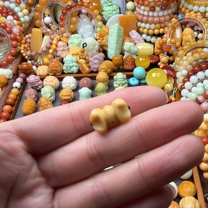 石英质玉（缅黄）未镶嵌珠宝半成品金刚杵