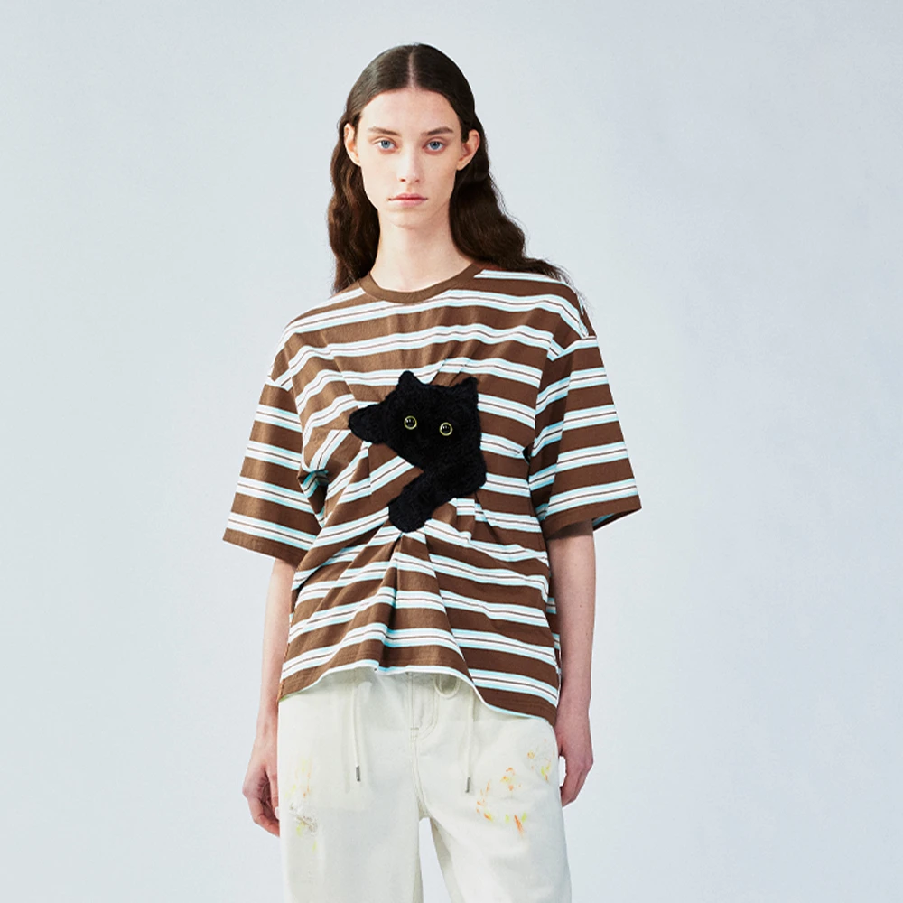 UOOYAA/乌丫2025夏季新款「一只很黑的猫」猫咪抓床单条纹T恤9147