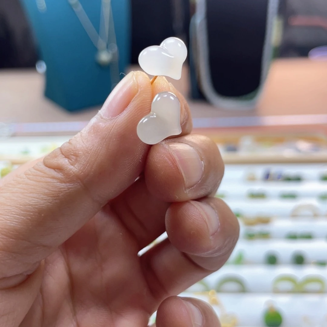 未镶嵌和田玉耳饰