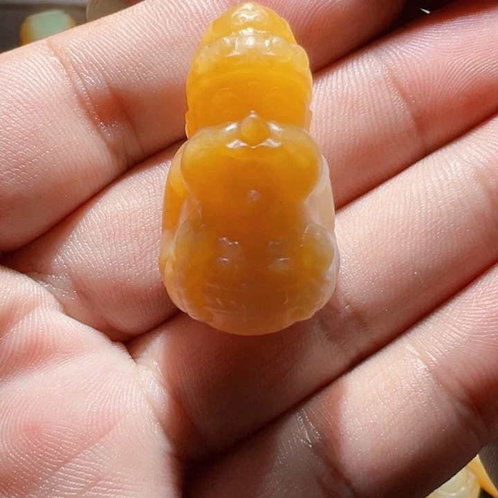 和田玉未镶嵌颈饰酒***子