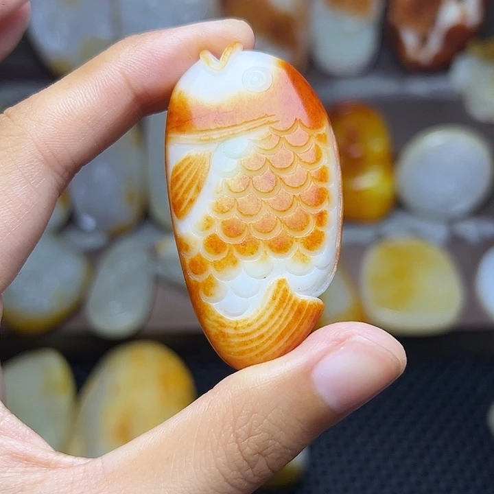 唯***情和田玉未镶嵌颈饰