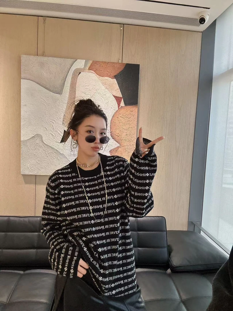 梵文圆领套头长袖针织衫