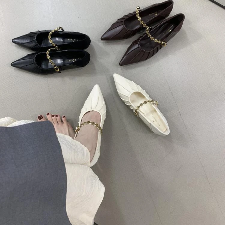 尖头单鞋女2025新款春季女鞋子低跟豆豆鞋复古小皮鞋浅口玛丽珍鞋