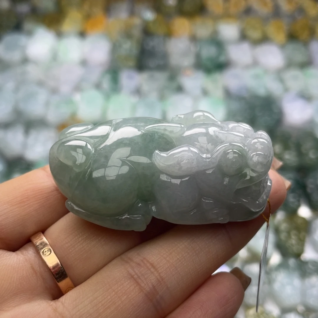 翡翠未镶嵌颈饰貔貅