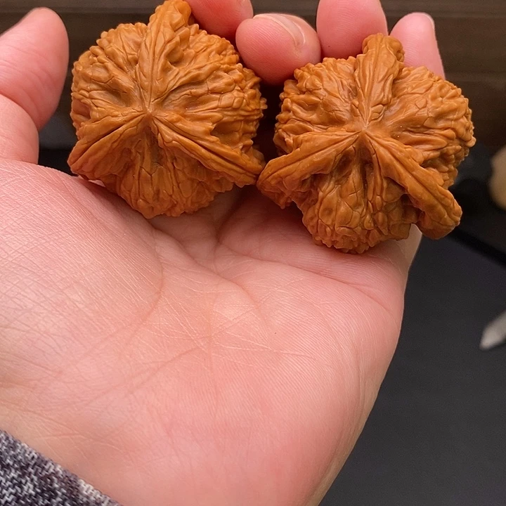 鹏***把件文玩核桃白奔