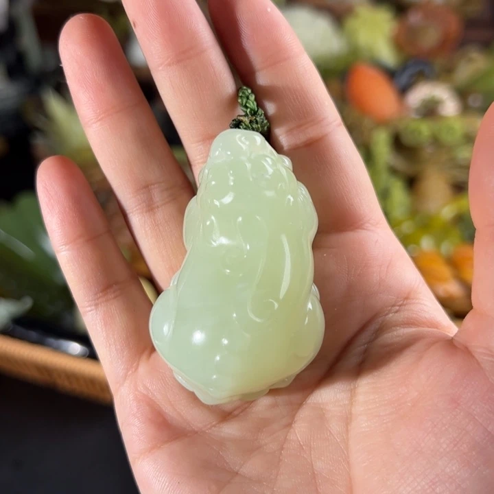 未镶嵌蛇纹石玉珠宝奇石