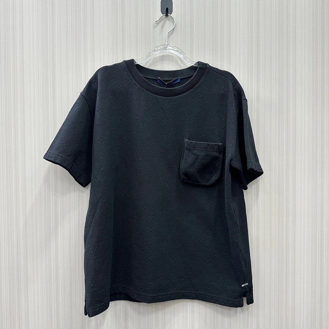99新 LouisVuitton/路易威登 黑色口袋满印短袖 尺码：M 10948