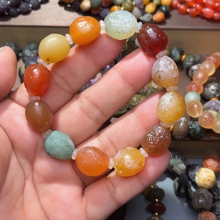 阿拉善彩玛瑙手串