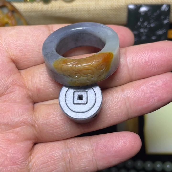 未镶嵌戒圈和田玉