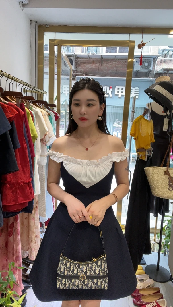 一字肩时尚甜美减龄拼接花边领收腰黑色显瘦气质连衣裙裙子短裙